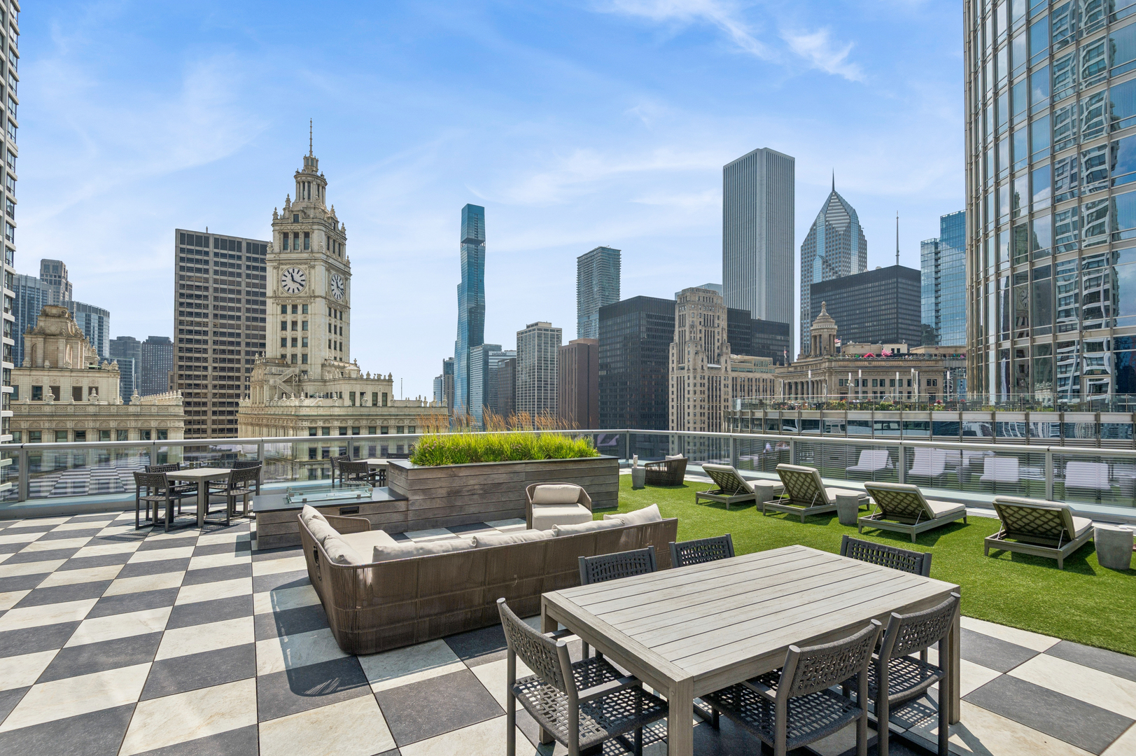 2nd image of 403 N Wabash Ave, Chicago, IL 60611