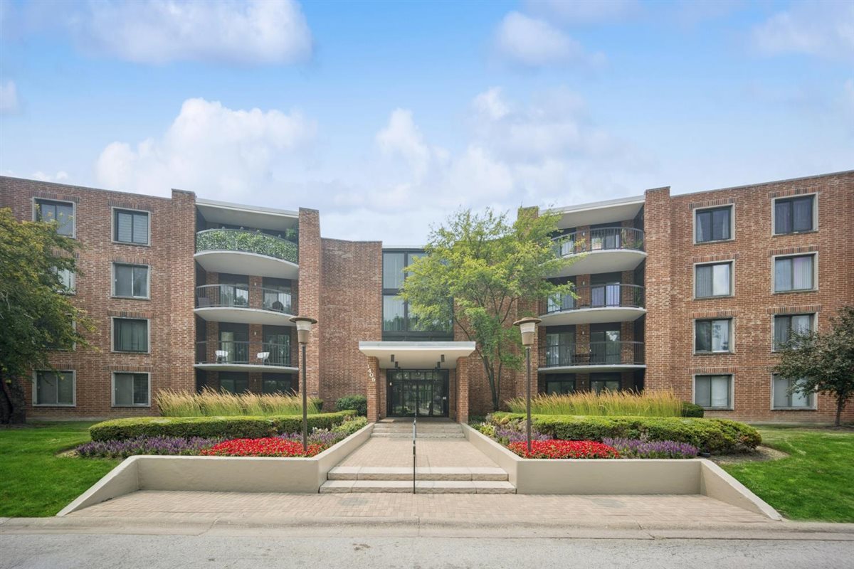 Homes for sale in Arlington Heights, IL | 1405 E Central Rd #118C, Arlington Heights, IL 60005 | MLS# 12711531