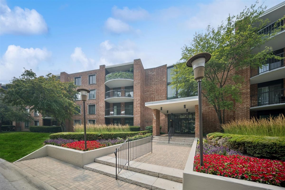 Homes for sale in Arlington Heights, IL | 1405 E Central Rd #118C, Arlington Heights, IL 60005 | MLS# 12711531