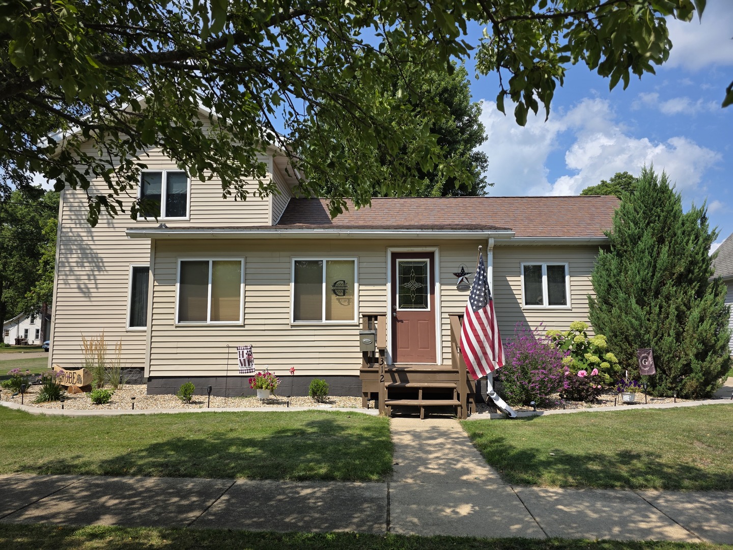 Homes for sale in Prophetstown, IL | 312 W 6th St, Prophetstown, IL 61277 | MLS# 12711538