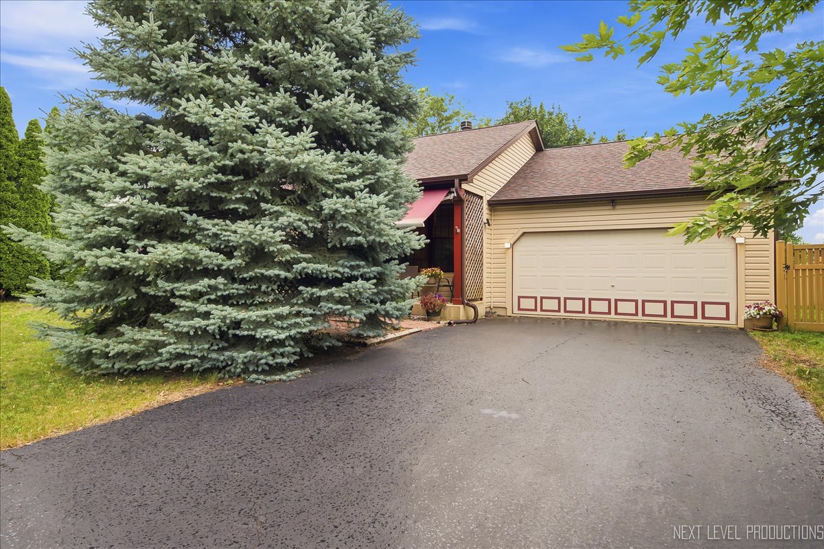 Homes for sale in Oswego, IL | 473 Barnaby Dr, Oswego, IL 60543 | MLS# 12711553