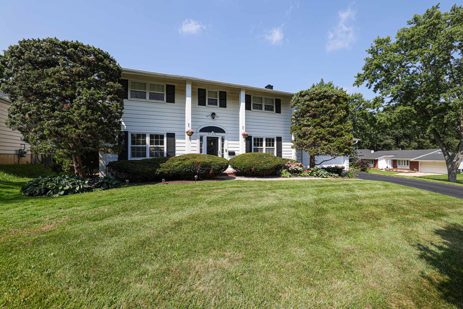 2nd image of 6104 Westgate Ct, Woodridge, IL 60517 | MLS# 12711572