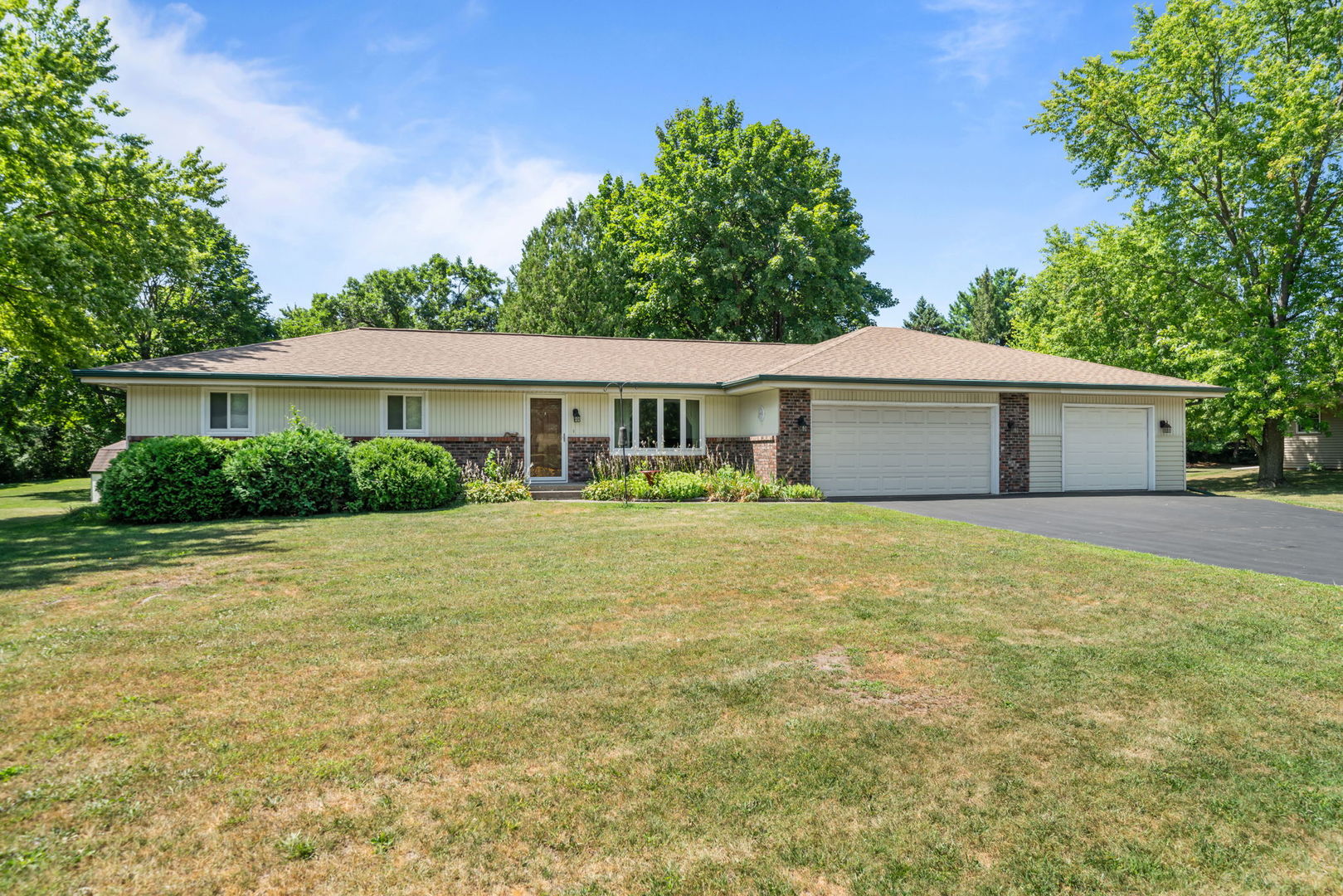 Homes for sale in Roscoe, IL | 6851 Strong Box Cir, Roscoe, IL 61073 | MLS# 12711576
