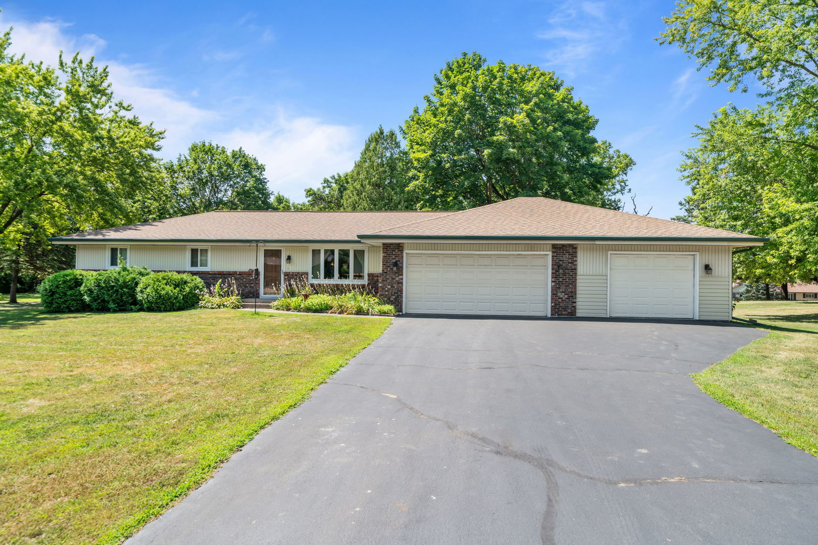 Homes for sale in Roscoe, IL | 6851 Strong Box Cir, Roscoe, IL 61073 | MLS# 12711576