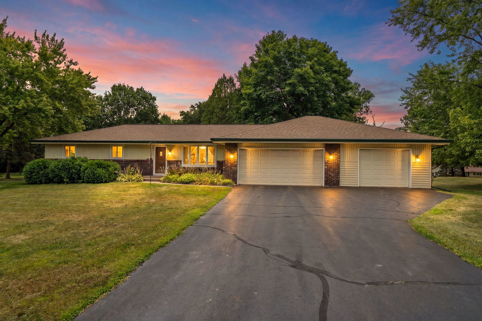 Homes for sale in Roscoe, IL | 6851 Strong Box Cir, Roscoe, IL 61073 | MLS# 12711576