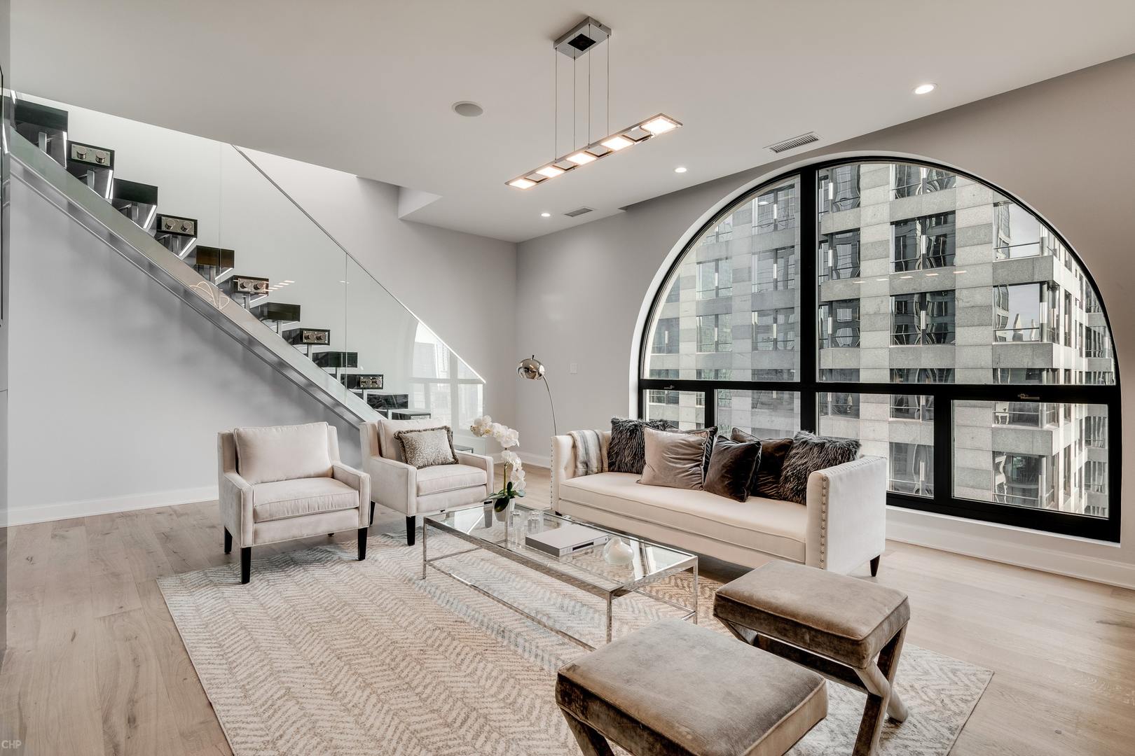 5th image of 200 N Dearborn St, Chicago, IL 60601