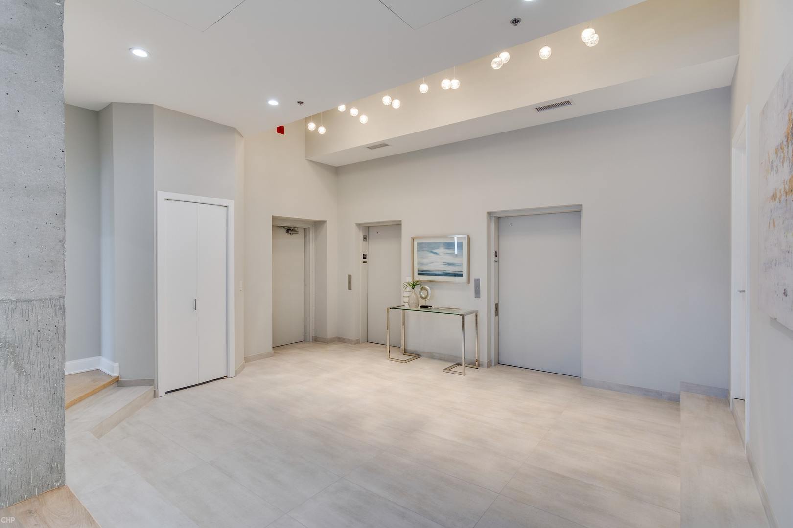 2nd image of 200 N Dearborn St, Chicago, IL 60601