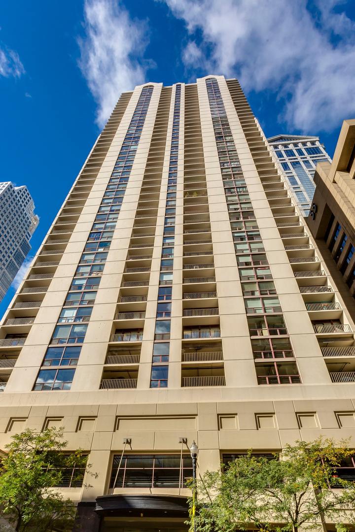 1st image of 200 N Dearborn St, Chicago, IL 60601