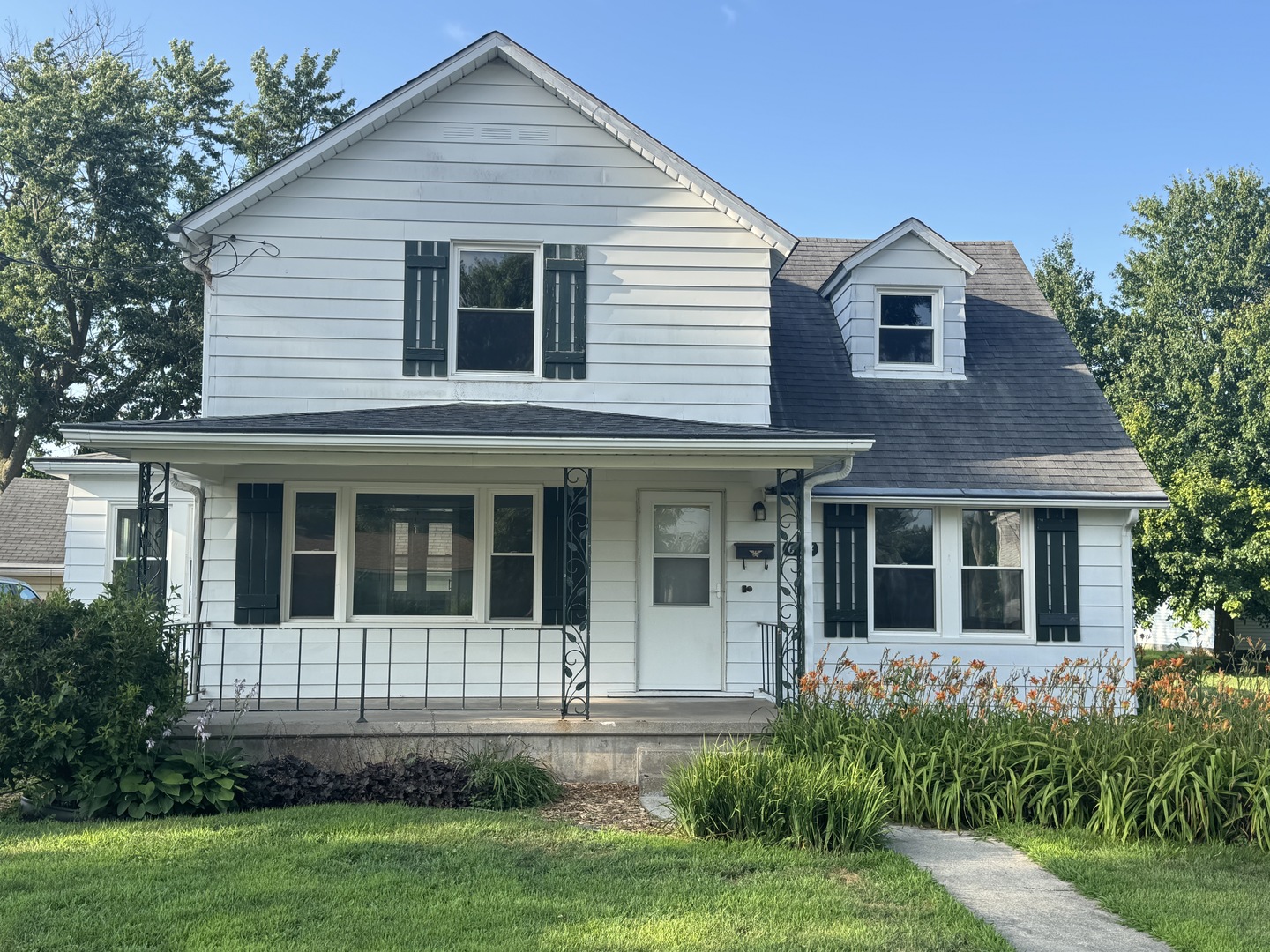 Homes for sale in Geneseo, IL | 614 E Main St, Geneseo, IL 61254 | MLS# 12711645