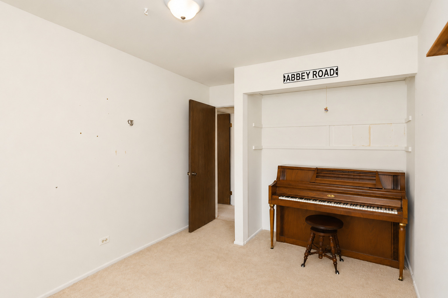 2nd image of 234 Deerpath Ct, Schaumburg, IL 60193