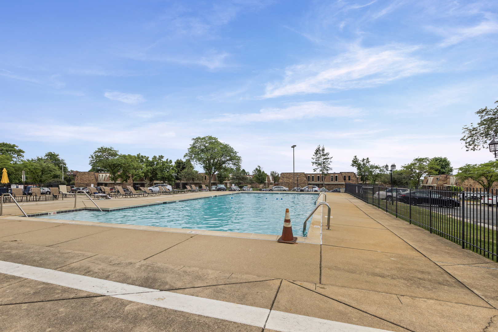image of 2216 Country Clb Dr, Woodridge, IL 60517