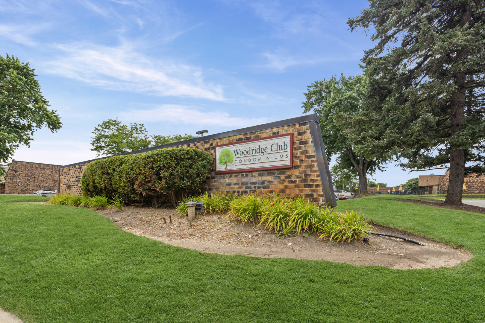 image of 2216 Country Clb Dr, Woodridge, IL 60517