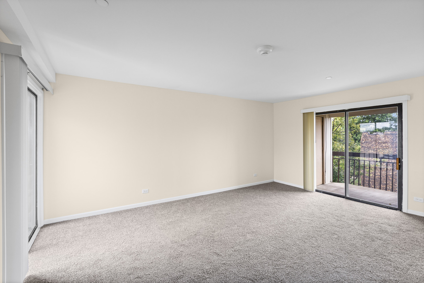 3rd image of 2216 Country Clb Dr, Woodridge, IL 60517