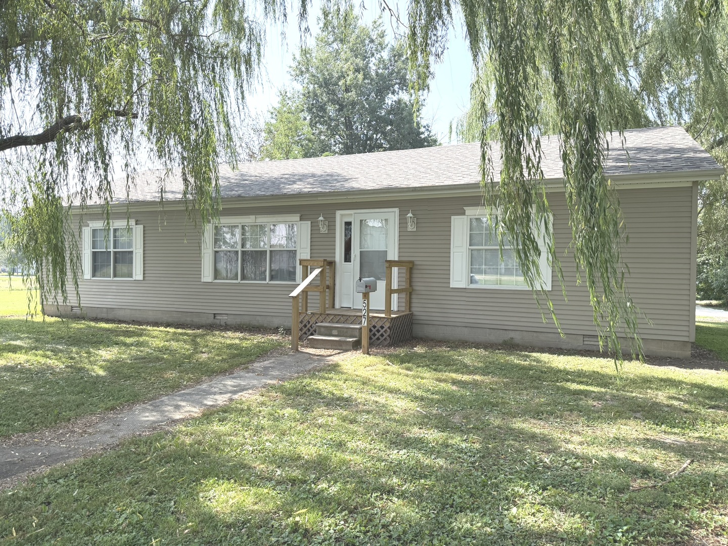 Homes for sale in Centralia, IL | 527 W 6th St, Centralia, IL 62801 | MLS# 12711752