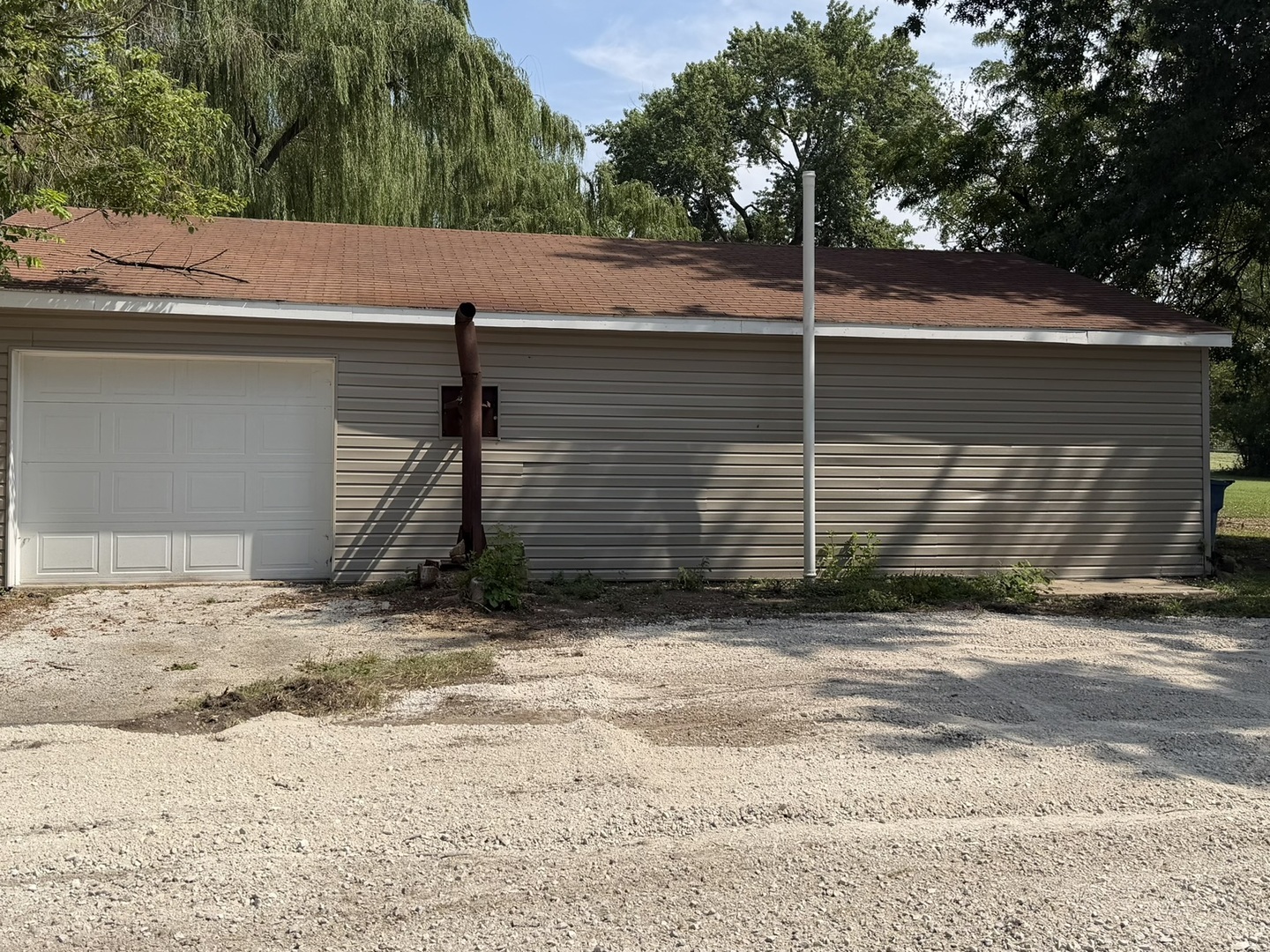 Homes for sale in Centralia, IL | 527 W 6Th St, Centralia, IL 62801 | MLS# 12711752