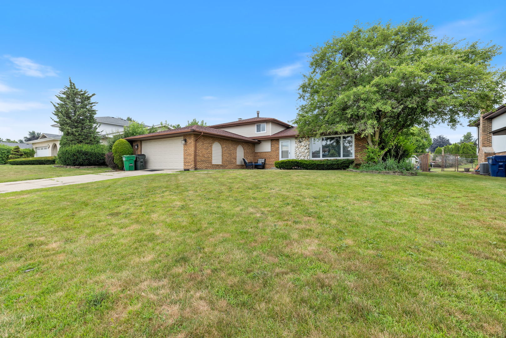 Homes for sale in Orland Park, IL | 14122 Chestnut Ln, Orland Park, IL 60467 | MLS# 12711871