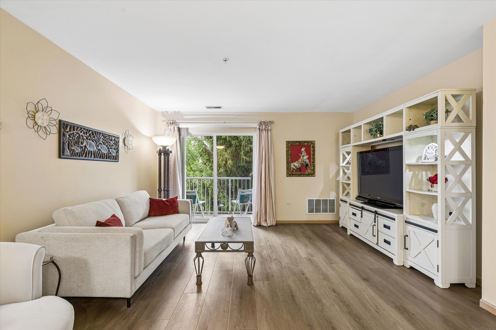 3rd image of 605 Barrington Ave #332, East Dundee, IL 60118 | MLS# 12711918