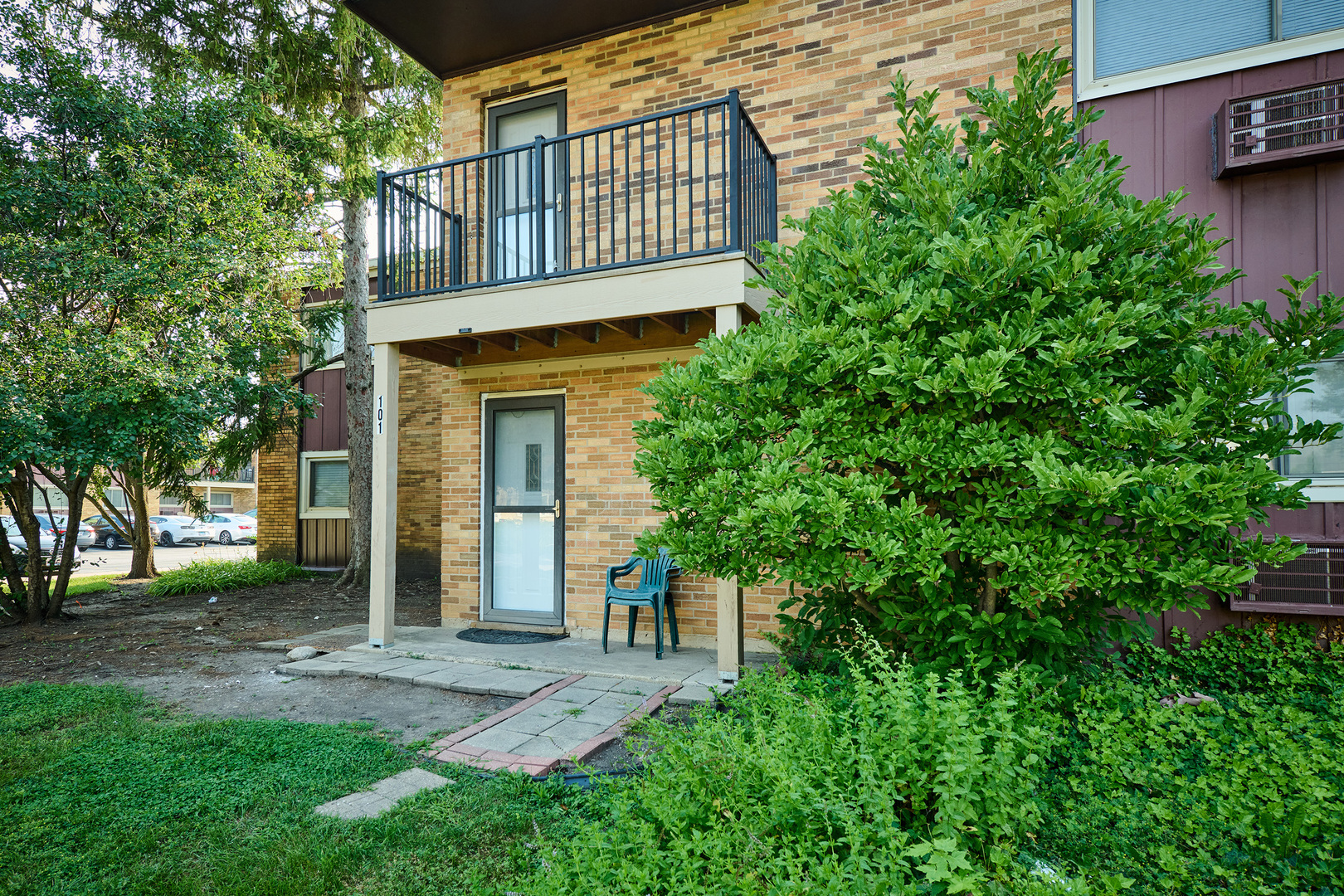 4th image of 1320A Lore Ln #101, Lombard, IL 60148 | MLS# 12711987