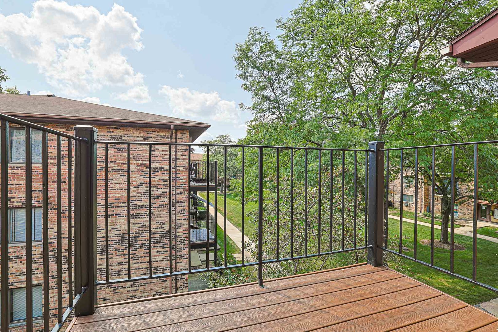 2nd image of 210 Klein Creek Ct, Carol Stream, IL 60188