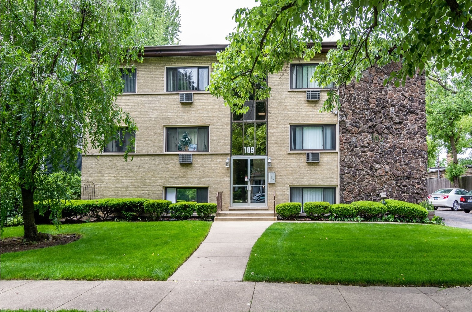 Homes for sale in Oak Park, IL | 109 S Elmwood Ave #16, Oak Park, IL 60302 | MLS# 12712052