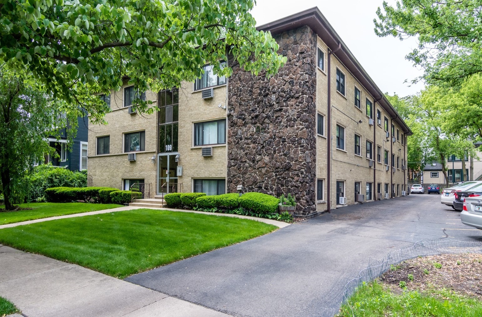 Homes for sale in Oak Park, IL | 109 S Elmwood Ave #16, Oak Park, IL 60302 | MLS# 12712052