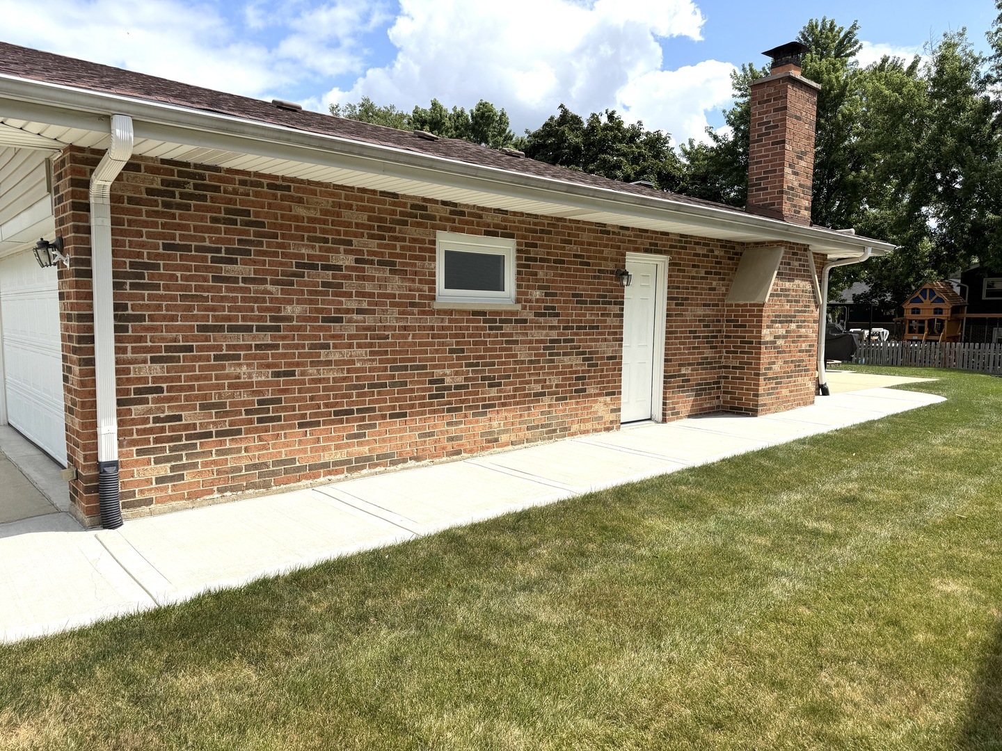 5th image of 7129 Exner Rd, Darien, IL 60561 | MLS# 12712139