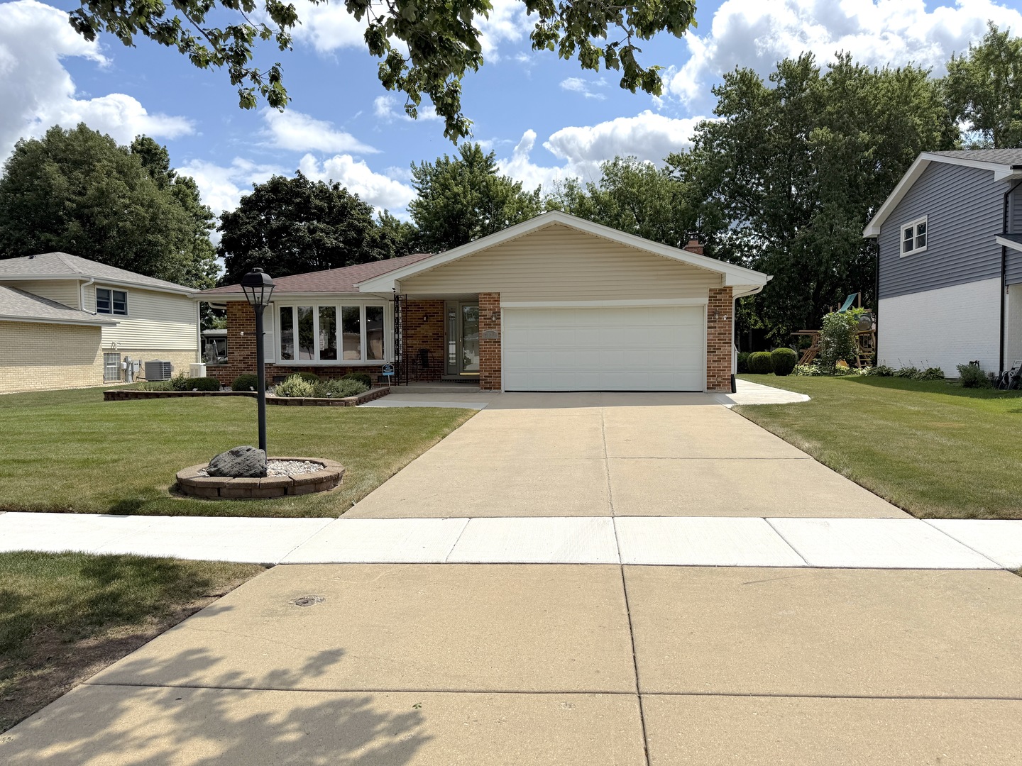 1st image of 7129 Exner Rd, Darien, IL 60561 | MLS# 12712139