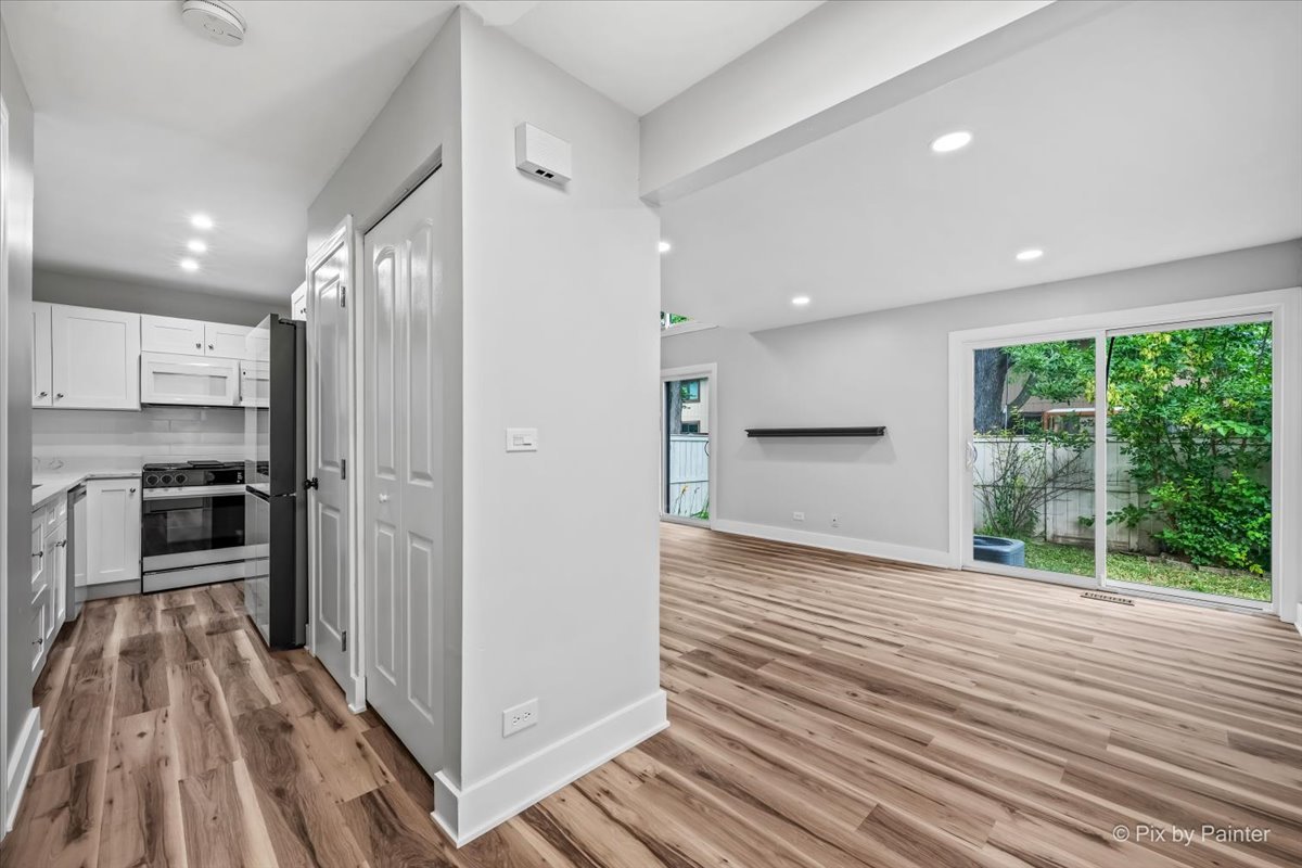 5th image of 642 Glacier Trl, Roselle, IL 60172 | MLS# 12712159