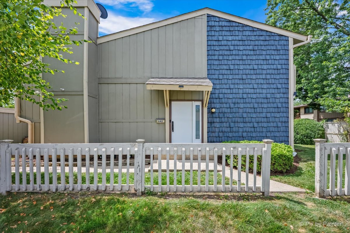 1st image of 642 Glacier Trl, Roselle, IL 60172 | MLS# 12712159
