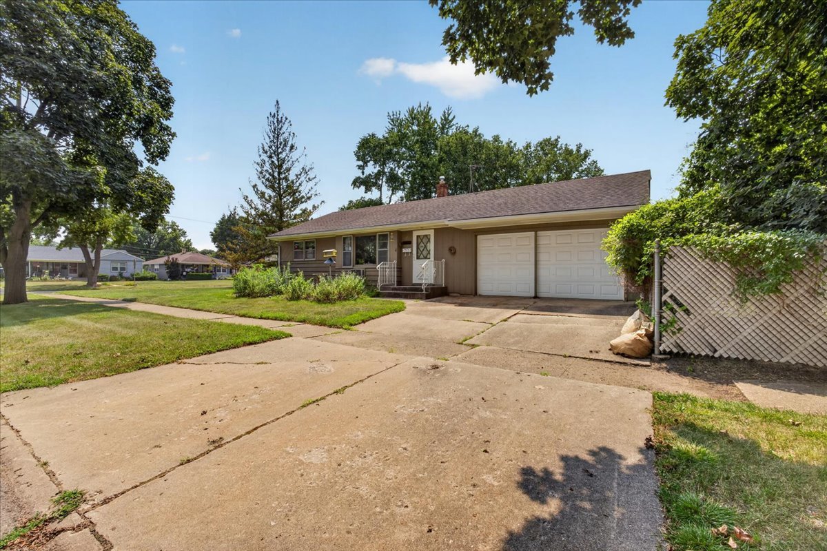 3rd image of 2804 N Winnebago St, Rockford, IL 61103 | MLS# 12712258