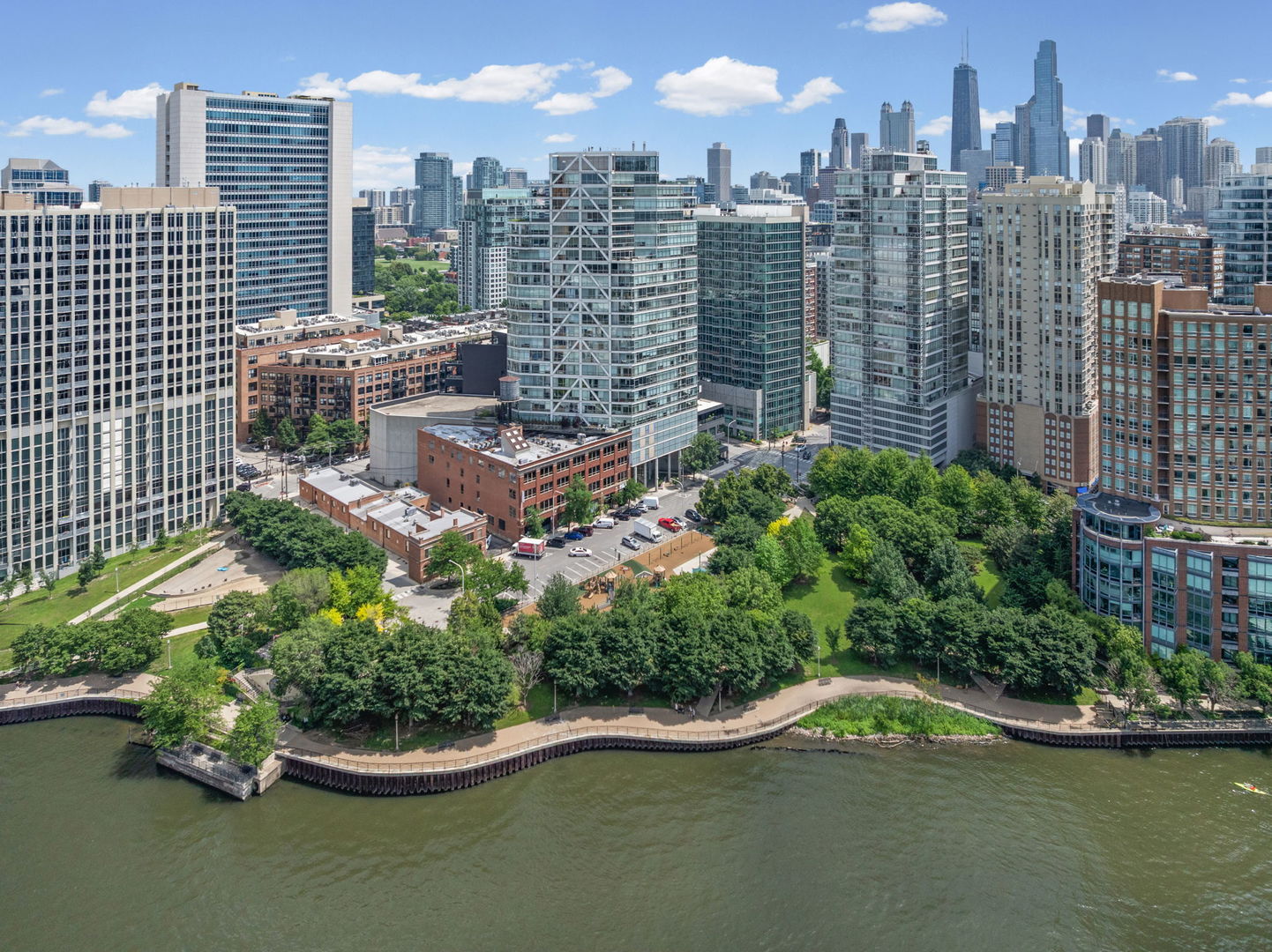 2nd image of 510 W Erie St, Chicago, IL 60654