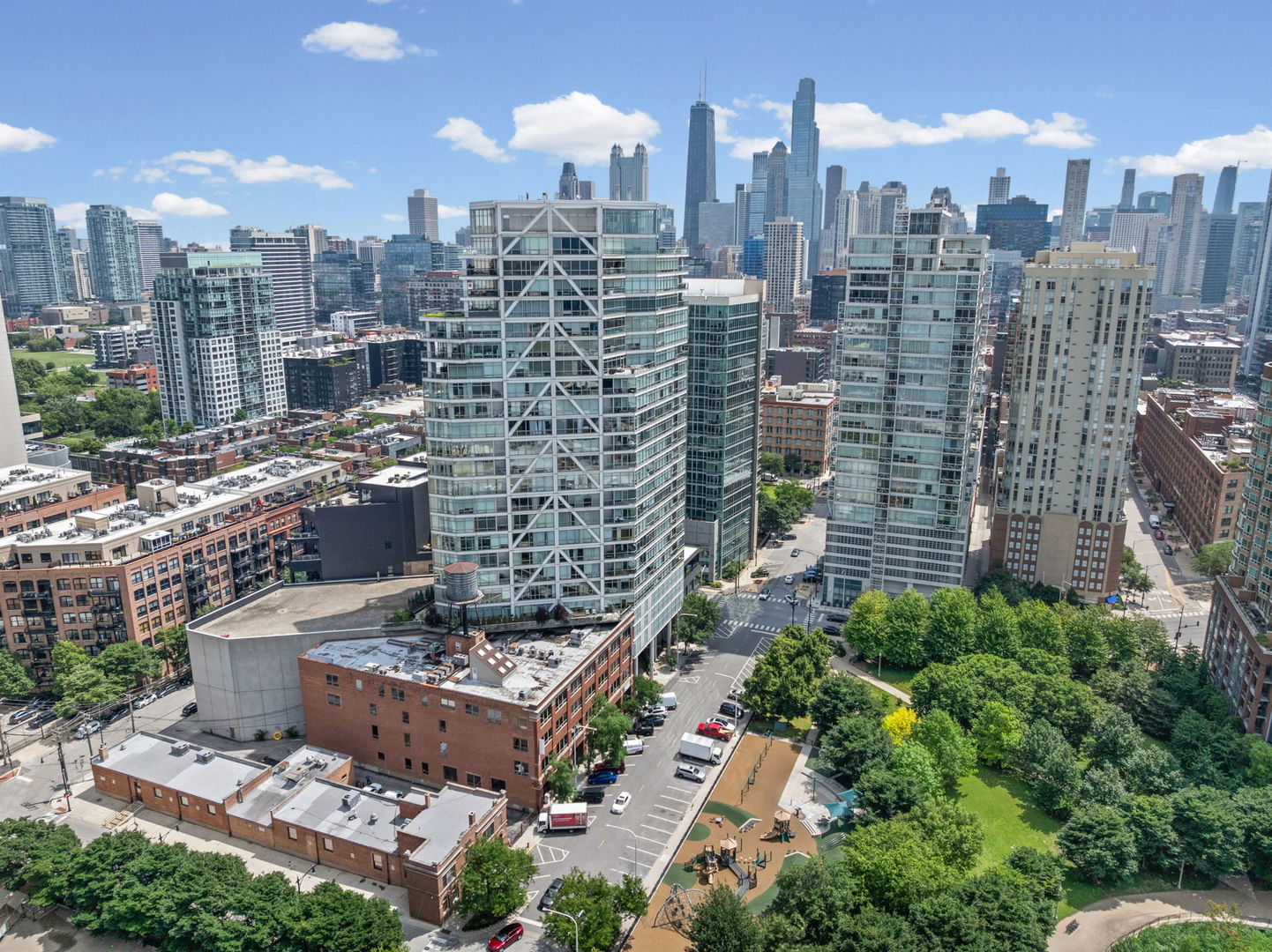 2nd image of 510 W Erie St #1303, Chicago, IL 60654 | MLS# 12712298