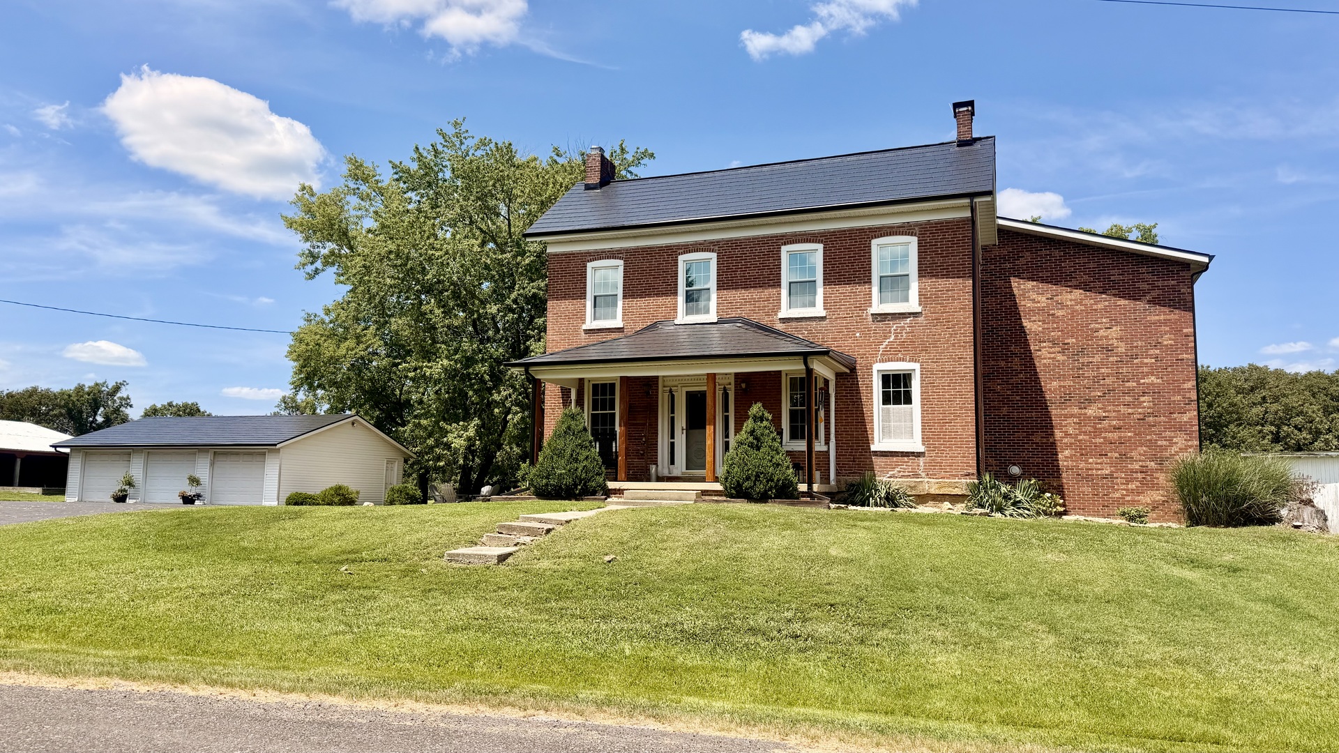 Homes for sale in Walnut Hill, IL | 2301 Bundyville Rd, Walnut Hill, IL 62893 | MLS# 12712307