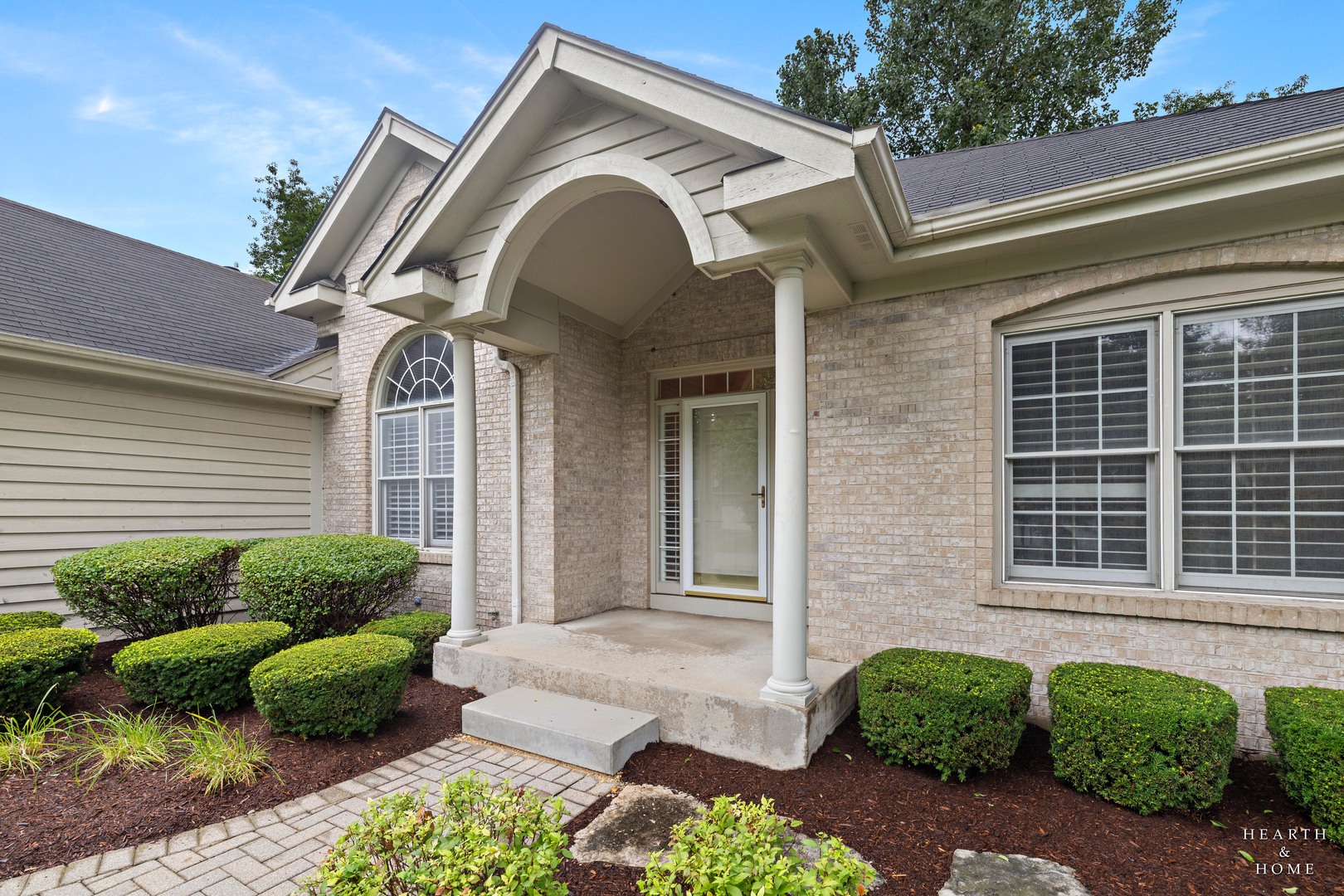 image of 445 Kelly Ln, Crystal Lake, IL 60012 | MLS# 12712338