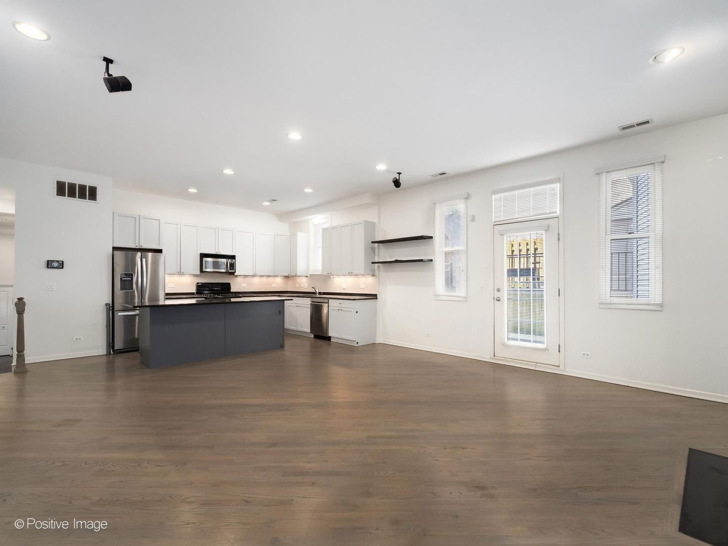 4th image of 1761 W Morse Ave, Chicago, IL 60626