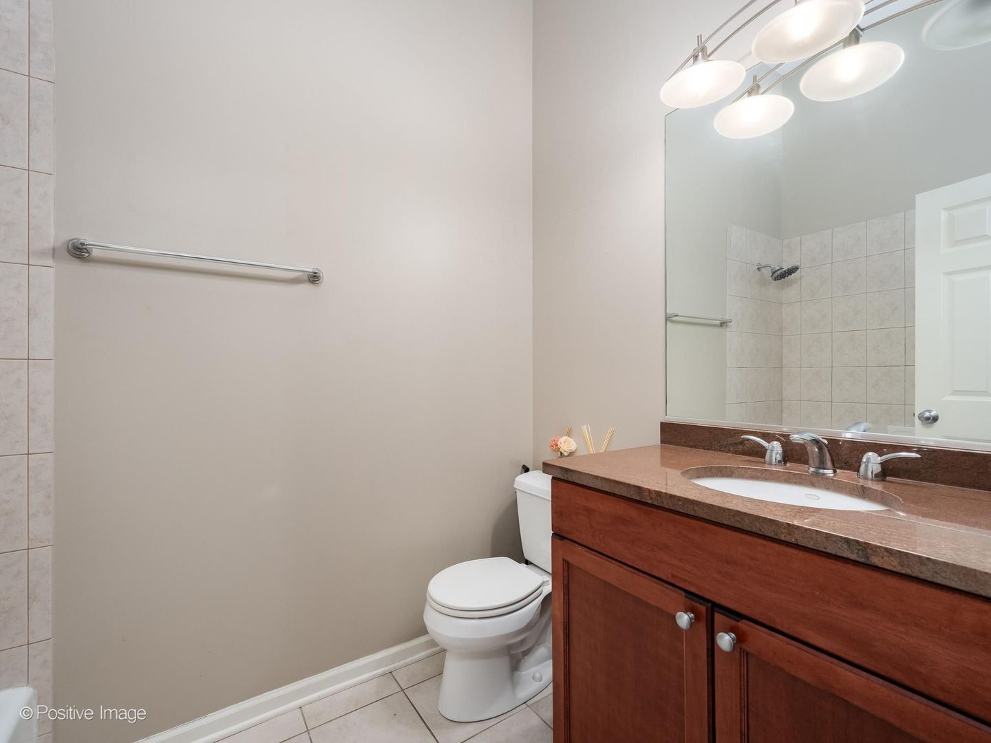 2nd image of 1761 W Morse Ave, Chicago, IL 60626