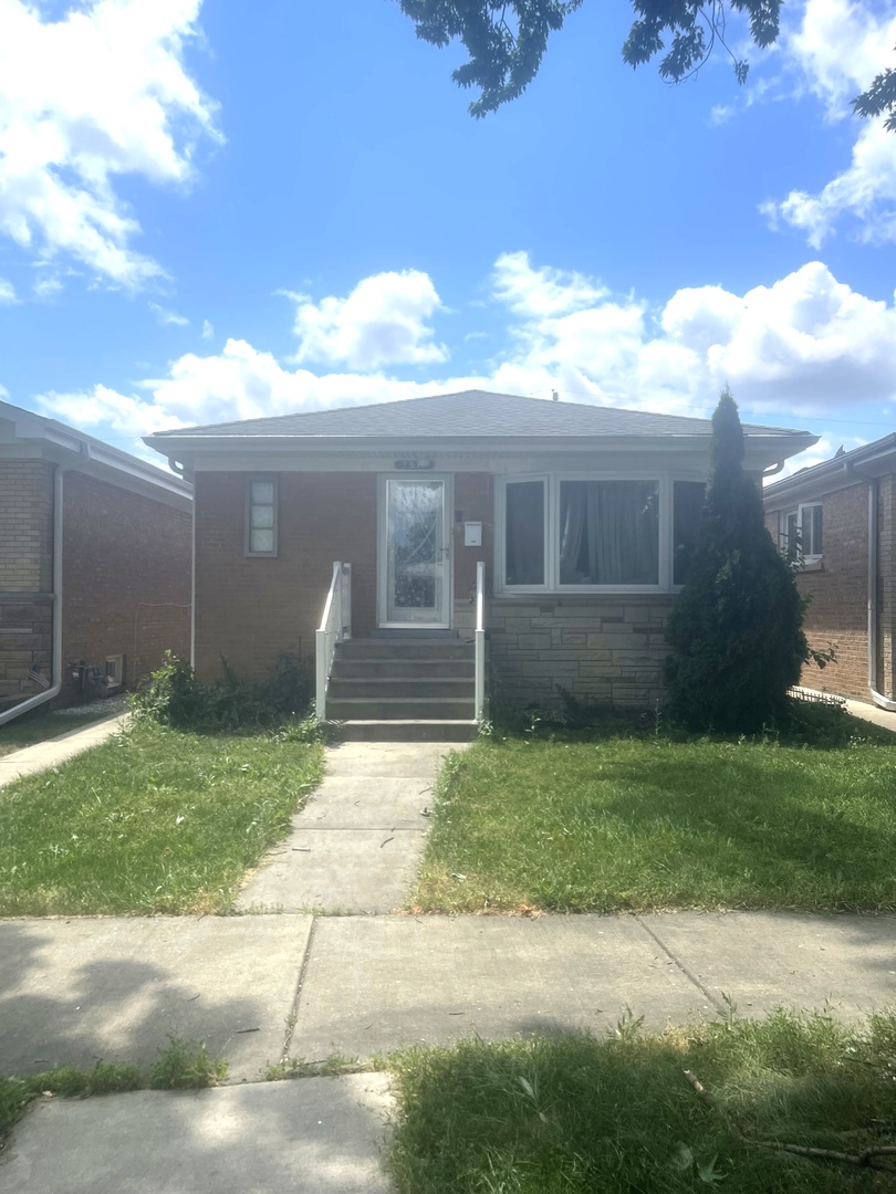 Homes for sale in Harwood Heights, IL | 7519 W Winnemac Ave, Harwood Heights, IL 60706 | MLS# 12712359