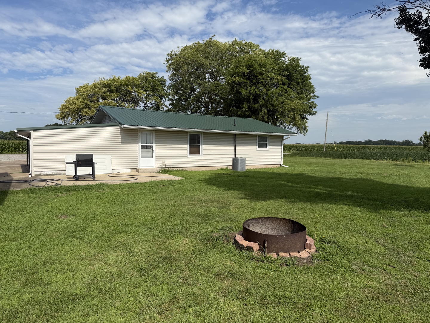 Homes for sale in Tamaroa, IL | 4016 Valier Carpet Rd, Tamaroa, IL 62888 | MLS# 12712375
