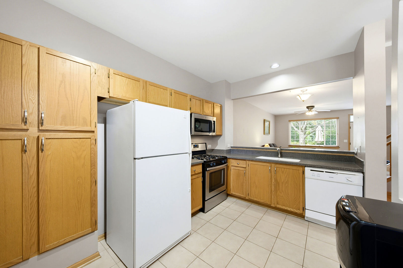 3rd image of 7411 Grandview Ct, Carpentersville, IL 60110 | MLS# 12712404