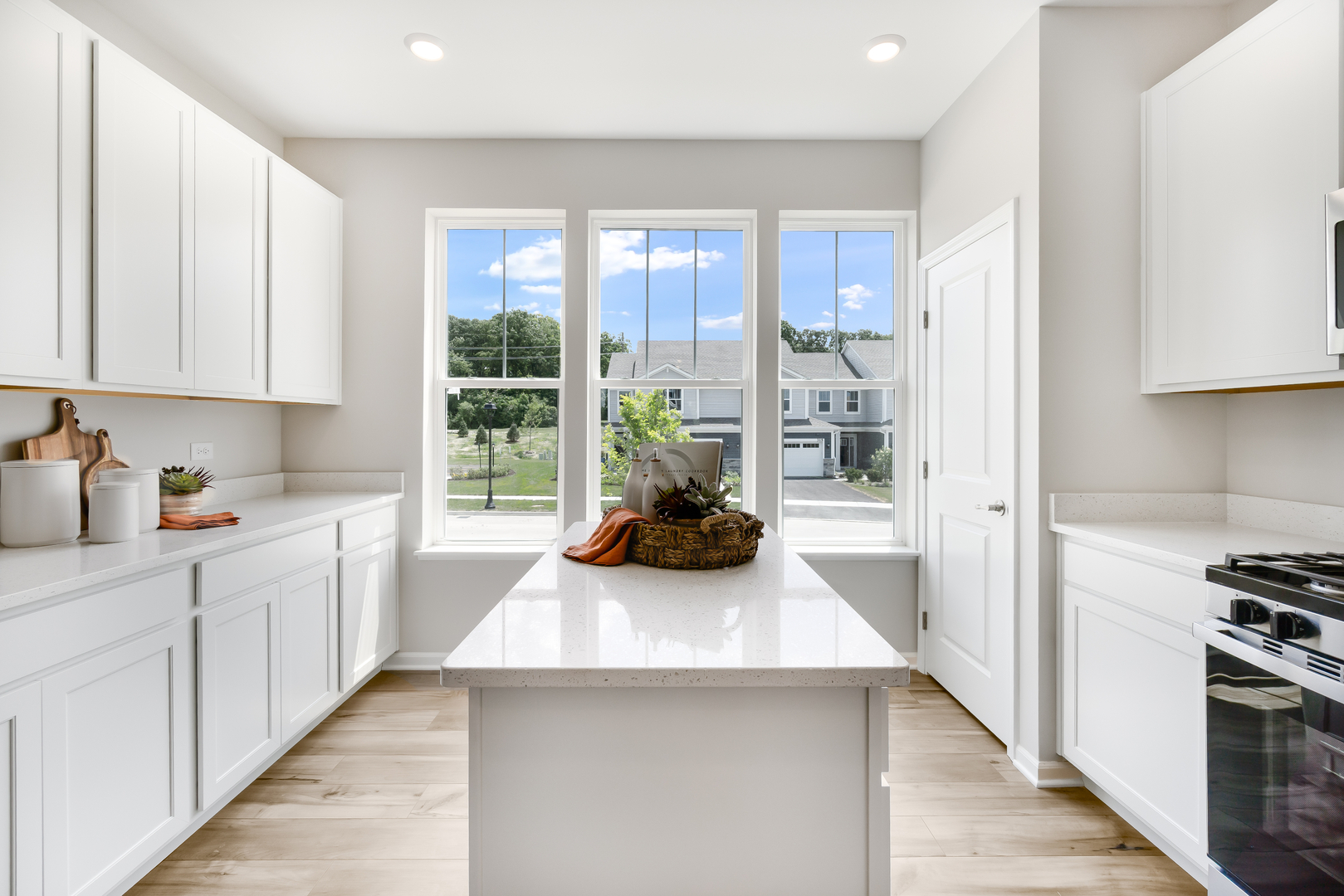 2nd image of 186 E Berkshire Dr, Crystal Lake, IL 60014 | MLS# 12712410