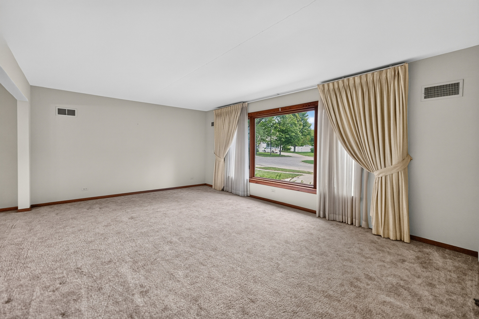 4th image of 117 York Ct, Naperville, IL 60540 | MLS# 12712444