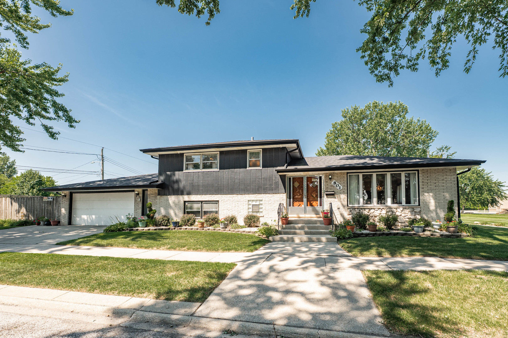 1st image of 801 Memorial Dr, Calumet City, IL 60409 | MLS# 12712482