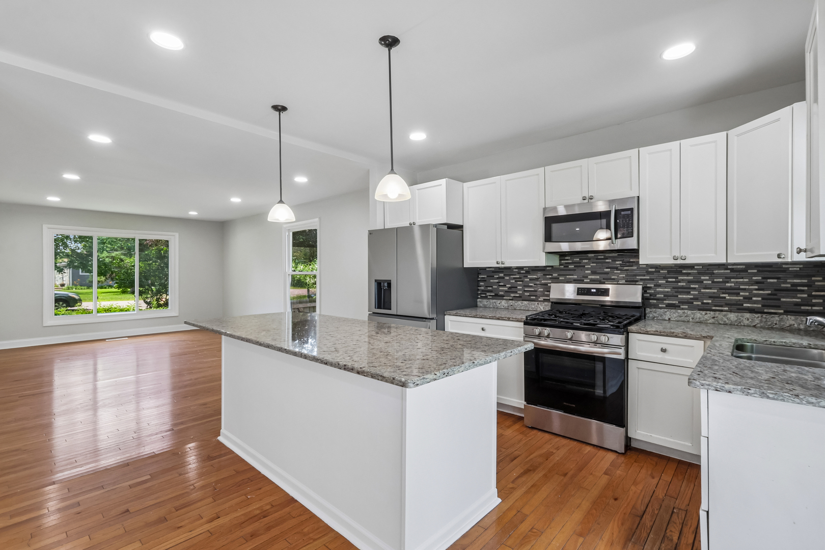 2nd image of 520 Woodlyn Dr, Aurora, IL 60505 | MLS# 12712512