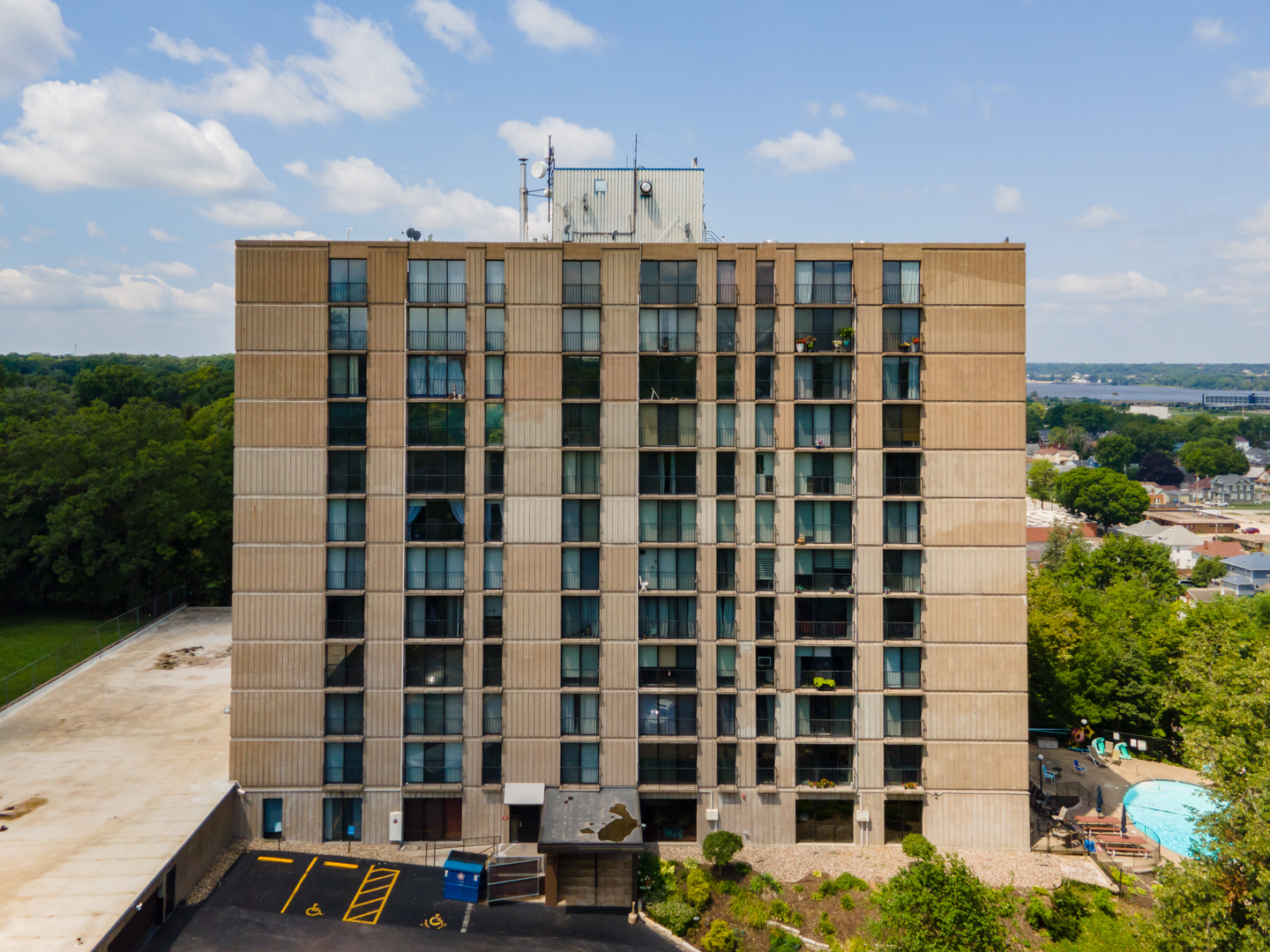 Homes for sale in East Moline, IL | 1800 7th St #8F, East Moline, IL 61244 | MLS# 12712514