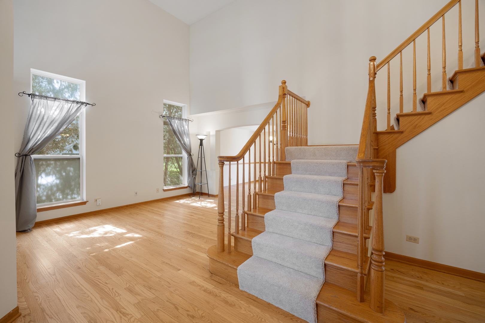 2nd image of 2519 Crestview Dr, Aurora, IL 60502 | MLS# 12712807