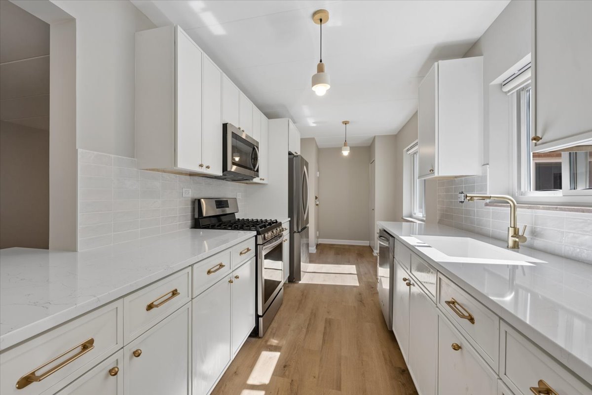 Homes for sale in Oak Park, IL | 203 N Kenilworth Ave #2P, Oak Park, IL 60302 | MLS# 12712850