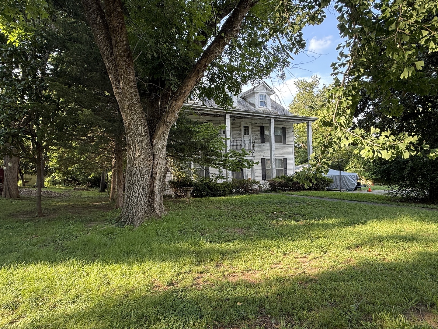 Homes for sale in Carbondale, IL | 508 W Oak St, Carbondale, IL 62901 | MLS# 12712949
