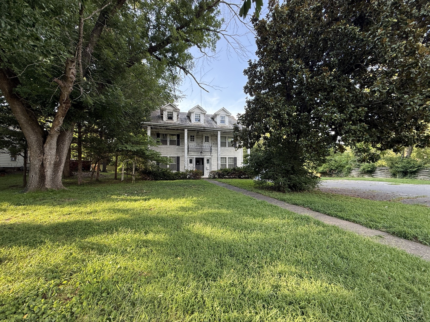 Homes for sale in Carbondale, IL | 508 W Oak St, Carbondale, IL 62901 | MLS# 12712949