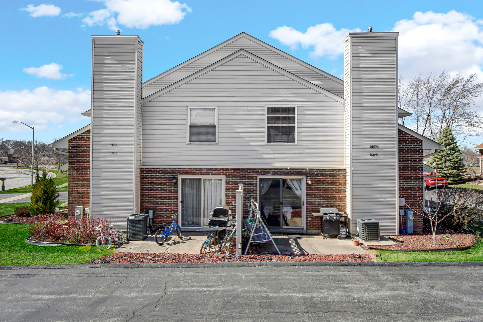 2nd image of 16054 85Th Pl, Tinley Park, IL 60487