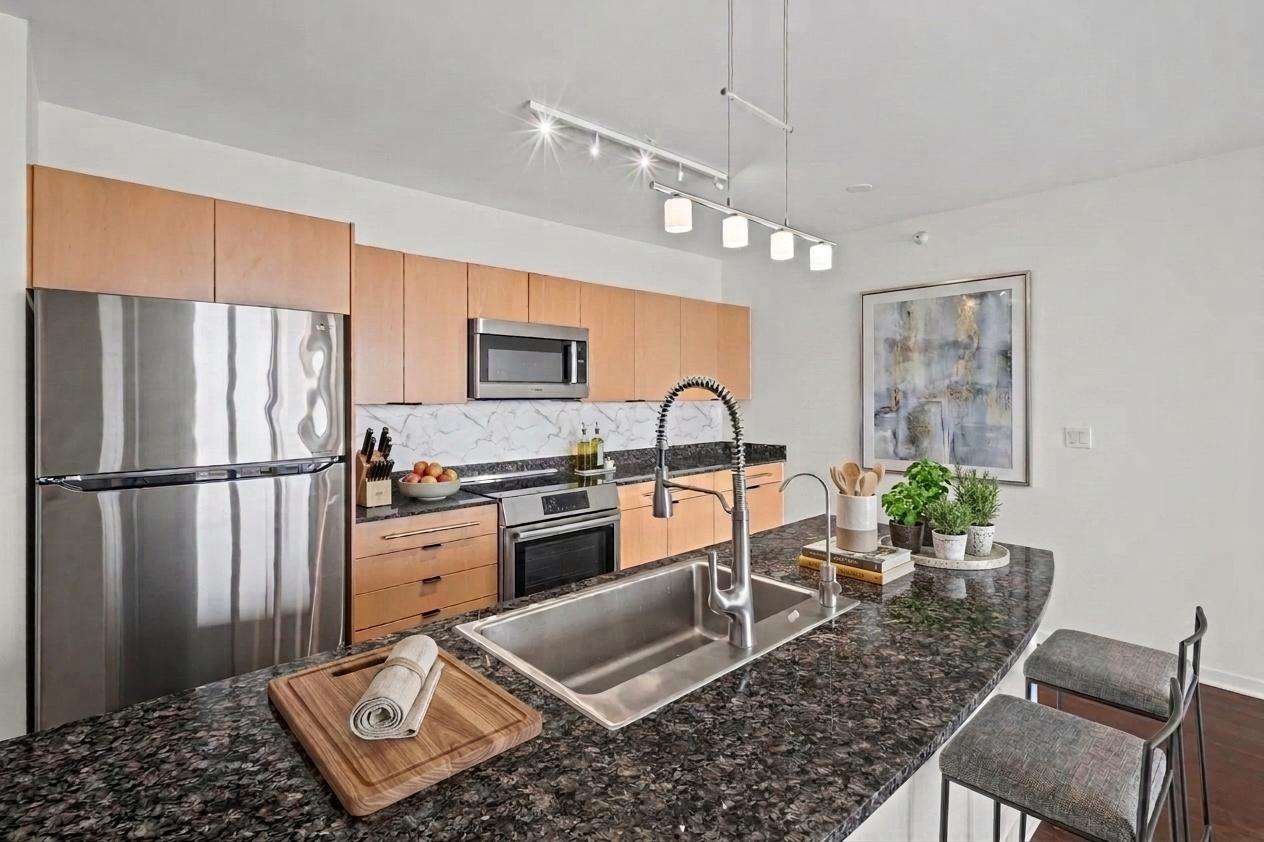 3rd image of 807 Davis St #1211, Evanston, IL 60201 | MLS# 12713007